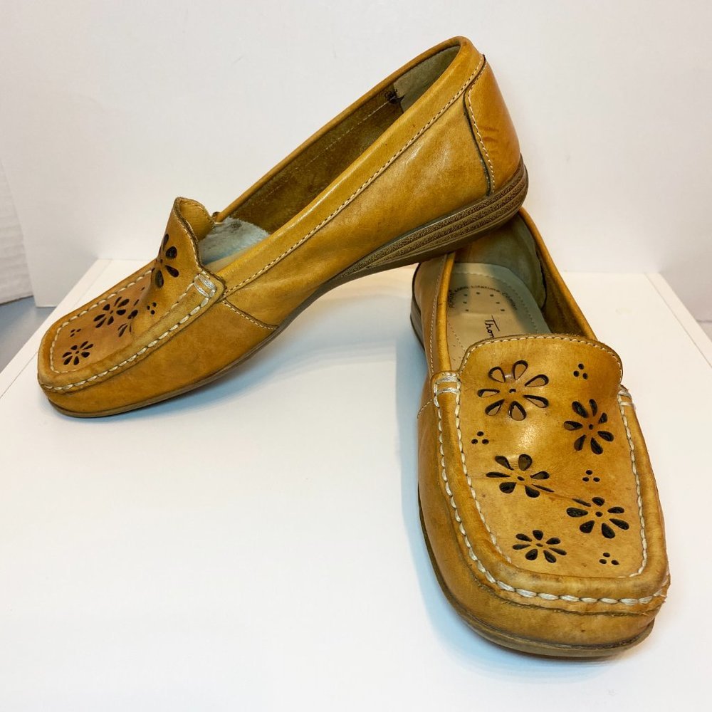 Leather Tan Loafers Slip-on Shoes Floral sz 6
